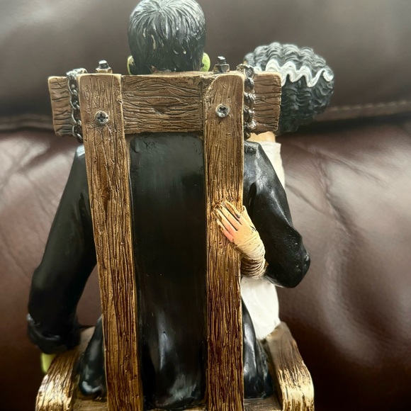 Frankenstein & Bride on Electric Chair - Spooky Night Halloween Decor - Picture 13 of 16